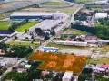 Działka inwestycyjna co to znaczy? To teren z potencjałem, otoczony przemysłem i drogami, idealny na rozwój.