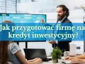 Biznesmeni omawiają, jak przygotować firmę na kredyt inwestycyjny. Na ekranie wykresy.