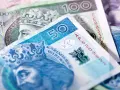 Zbliżenie na polskie banknoty 50 zł i 100 zł.