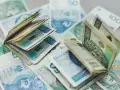 Koperta z pieniędzmi, polskie banknoty 50 i 100 zł. Fundusz sołecki może być przeznaczony na wiele inwestycji w Twojej miejscowości.