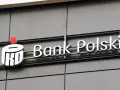 Logo PKO Banku Polskiego. Sprawdź, jakie lokaty oferuje PKO BP, by bezpiecznie pomnażać oszczędności.