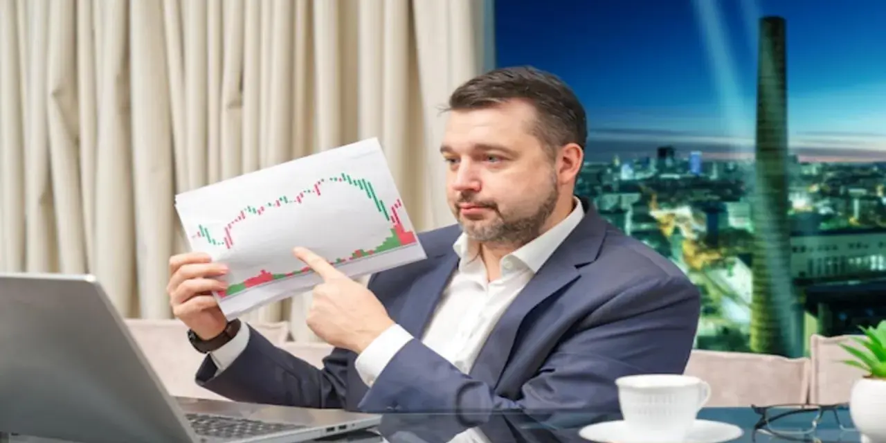 Mężczyzna w garniturze analizuje wykres giełdowy, zastanawiając się, jak zarobić na giełdzie 200 złoty dziennie.