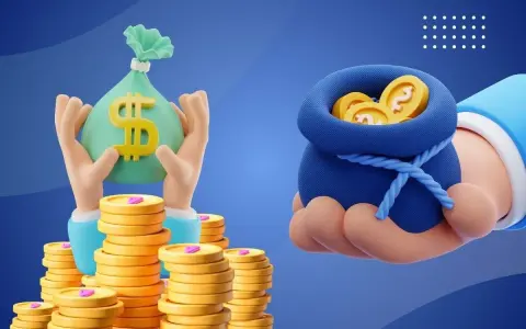 Ręce trzymają sakiewki z pieniędzmi i stosy monet. Szukasz, który bank ma najwyższe oprocentowanie lokat?