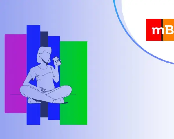 Ilustracja pokazuje, jak zrobić przelew ekspresowy mBank. Osoba siedzi w pozycji lotosu, trzymając telefon, na którym widnieje logo mBank.